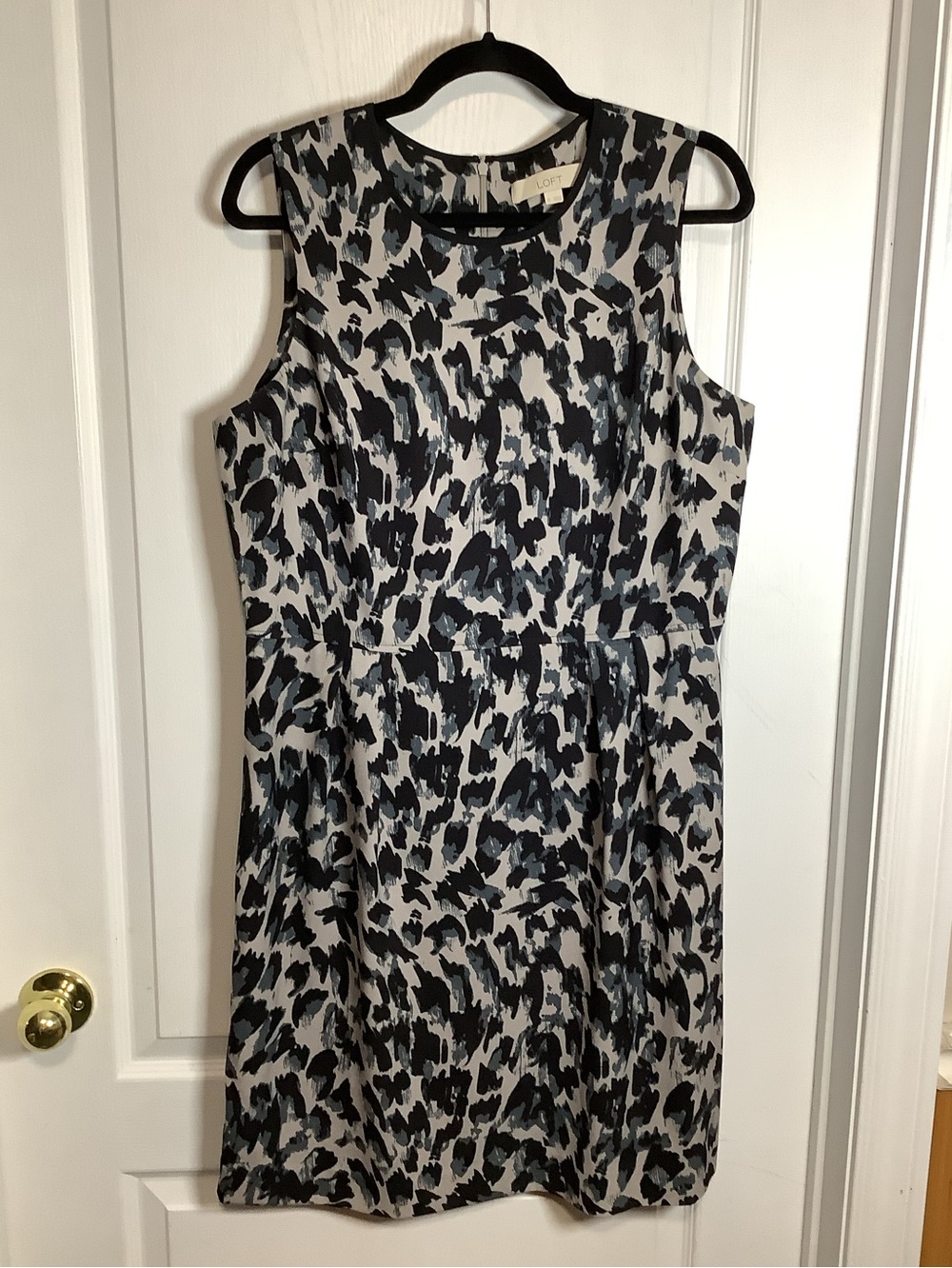 Loft Sleeveless Black & White Animal Printed Sheath Dress